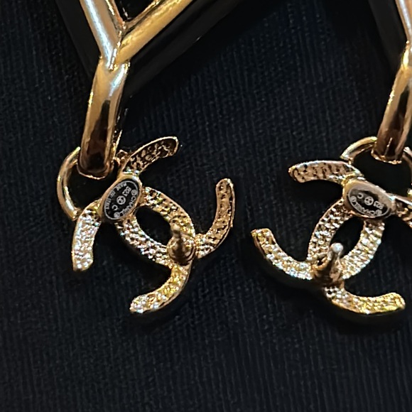 CHANEL 2023 SS Earrings (AB9793 B09819 NL654) - Picture 5 of 12